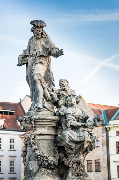 Estátua de St. Ivo na ponte Charles — Fotografia de Stock