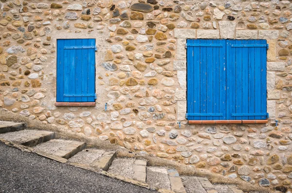 Ventanas azules de madera — Foto de Stock