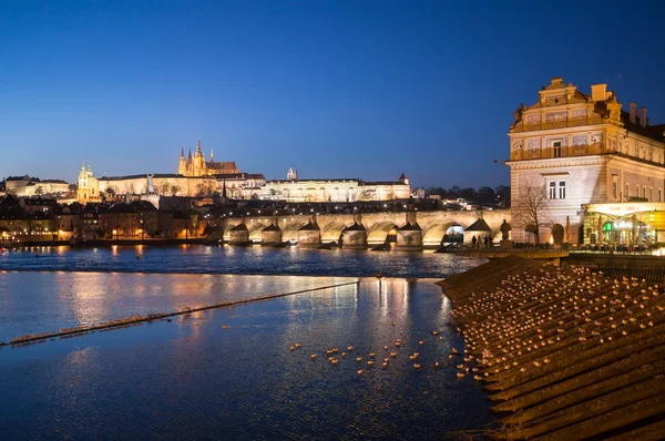 Iluminações noturnas do Castelo de Praga — Fotografia de Stock