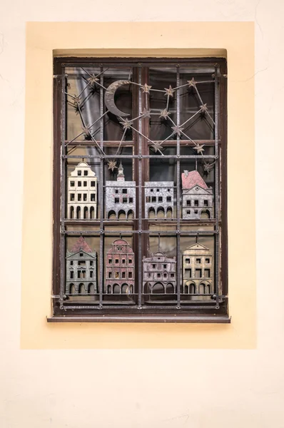 Malé okno s motivem bariéry — Stock fotografie