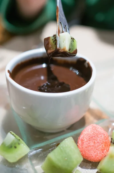 Fonduta di cioccolato con frutta — Foto Stock