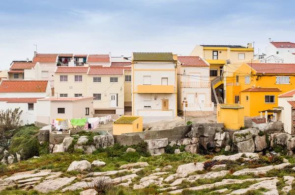 Casas coloridas de aldeia de pescadores — Fotografia de Stock