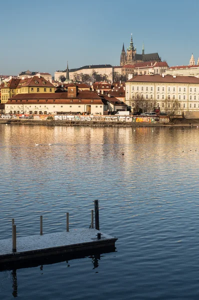 Castelo de Praga com uma doca — Fotografia de Stock