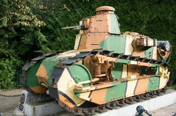 Frans tank met camouflage — Stockfoto