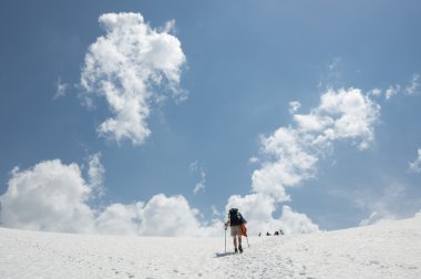 Buzul Fransız Alpleri'nde turistlere