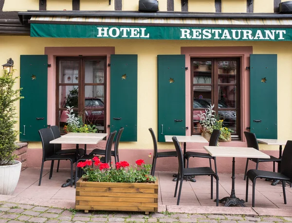 Gevel van hotel en restaurant — Stockfoto