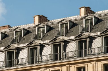 Tipik Paris mansard çatı