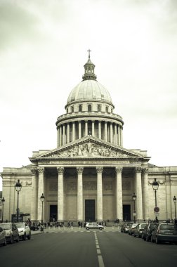 Paris'te bina Panteon