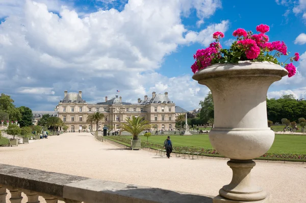 El Senado en el jardín de Luxemburgo — Foto de Stock