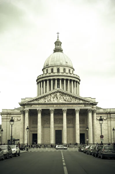 Paris'te bina Panteon