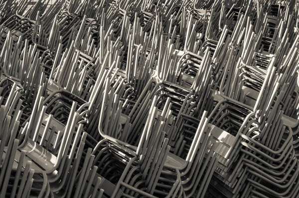 Montones de sillas en el jardín —  Fotos de Stock