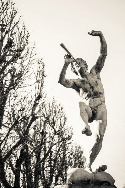 Una statua nel Giardino del Lussemburgo — Foto Stock