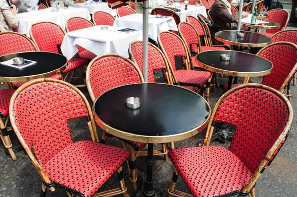 Café típico parisiense calçada — Fotografia de Stock
