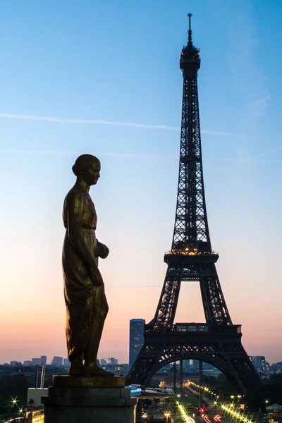 Torre Eiffel na Dawn — Fotografia de Stock