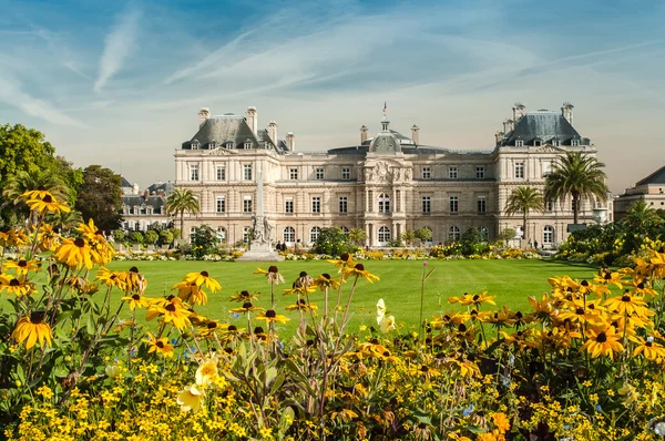 El Palacio en los Jardines de Luxemburgo —  Fotos de Stock