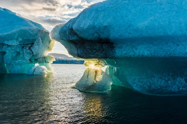 Buzdağı Novaya Zemlya'nın kıyılarında — Stok fotoğraf