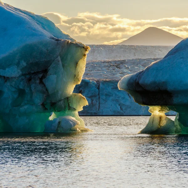 Iceberg sulle rive della Novaya Zemlya — Foto Stock