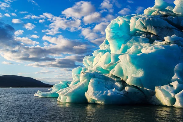 Ledovec u břehů souostroví Nová země — Stock fotografie