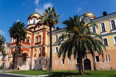Parlak güneşli bir günde yeni Athos manastır