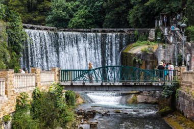 Yapay oluşturulan eski yeni-Athos düşüyor