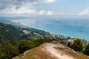 Yeni Athos manastır Abhazya'da Karadeniz kıyısında