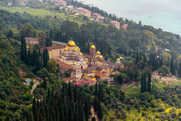 Új Athos kolostor Abházia Fekete-tenger partján — Stock Fotó