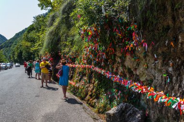 Abhazya'da Ritsa Gölü için yolda kızlık gözyaşları düşer