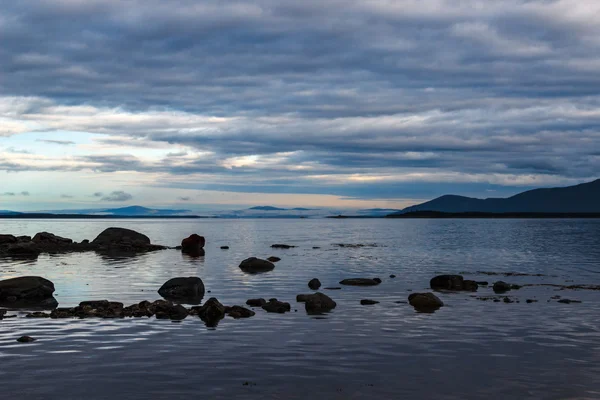 Matahari terbenam di atas laut putih — Stok Foto