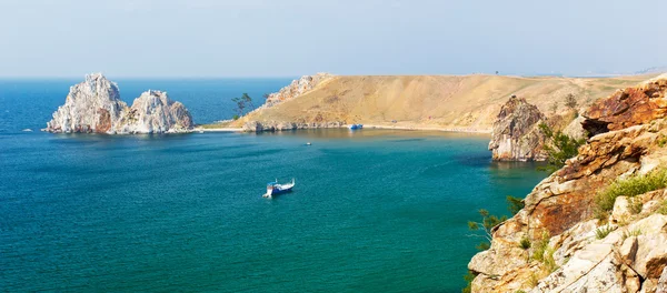 Rock Samanka en el promontorio Burhan en la isla Olkhon — Foto de Stock