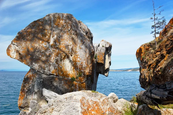 Rock on lakeshore Baikal — Stock Photo, Image