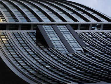 Modern kentsel mimari. Arka plan. Çelik ve cam cephe