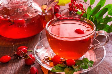 fincan çay kuşburnu ile. sağlıklı içecek