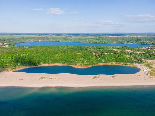 Schöne Luftaufnahme Von Sandstrand See Der Meeresküste Und Wald Mit — Stockfoto