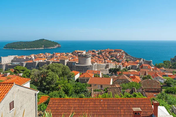 Casco Antiguo Dubrovnik Croacia Con Tejados Anaranjados Murallas Ciudad Isla —  Fotos de Stock