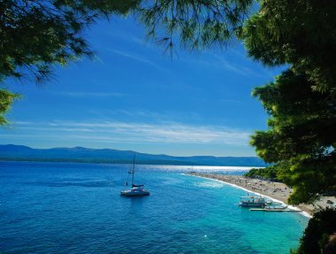 Güzel bir plaj Zlatni Rat - Golden Cape Hırvatistan
