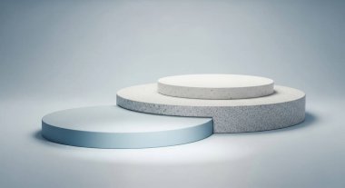 Minimalist podyumlar, basit ve zarif ürünleri sergilemek için çok yönlü ve düzensiz bir alan oluşturan temiz beyaz arka plana karşı kurulmuştur..