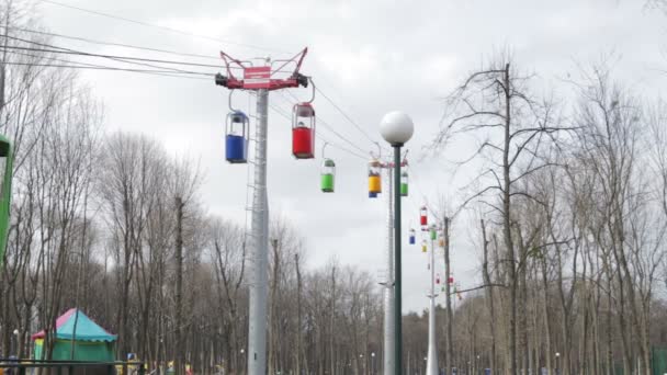 Teleférico en el parque — Vídeos de Stock