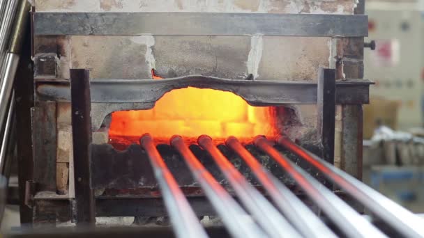 El horno rojo-caliente en una fábrica — Vídeo de stock
