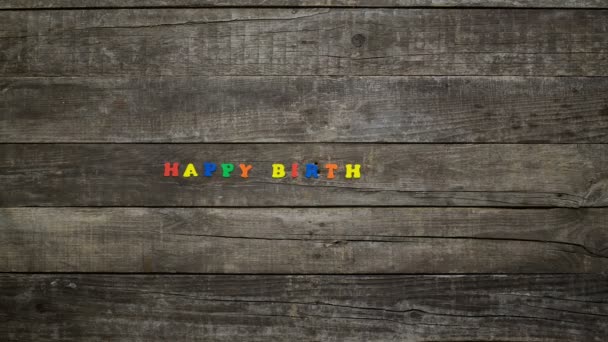 Счастливый день рождения анимация на деревянных досках — стоковое видео