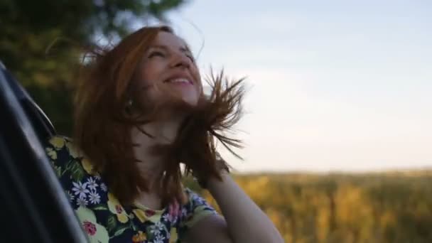 Girl leaning out of car window — Stock Video