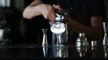 Barmen suyu kokteyl presler