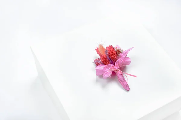 Top View Small Cute Red Statice Flower White Blank Paper — Stock Photo, Image