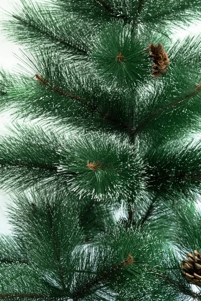 Arbre Noël Artificiel Couleur Verte Avec Cônes Gros Plan Sur — Photo