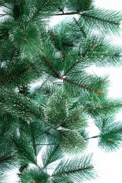 Kunstmatige Kerstboom Van Groene Kleur Close Een Witte Achtergrond — Stockfoto