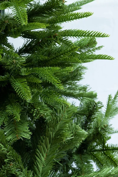 Albero Natale Artificiale Colore Verde Primo Piano Sfondo Bianco — Foto Stock