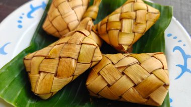 Geleneksel Endonezya Ketupat Pirinç Kekleri Örülmüş Palmiye Yaprakları