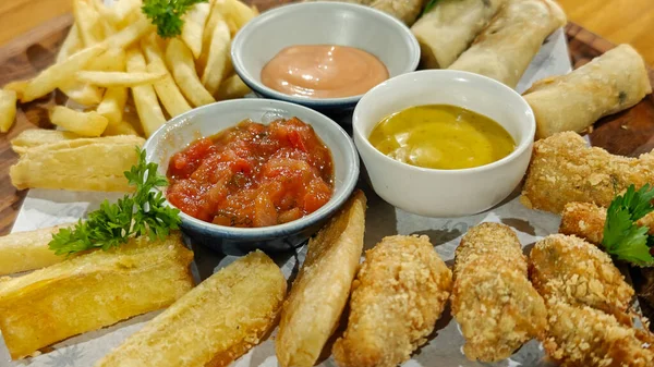 Koyu Çifte Dikişli Mavi Denim Kumaşı 'nın yakın çekim dokusu