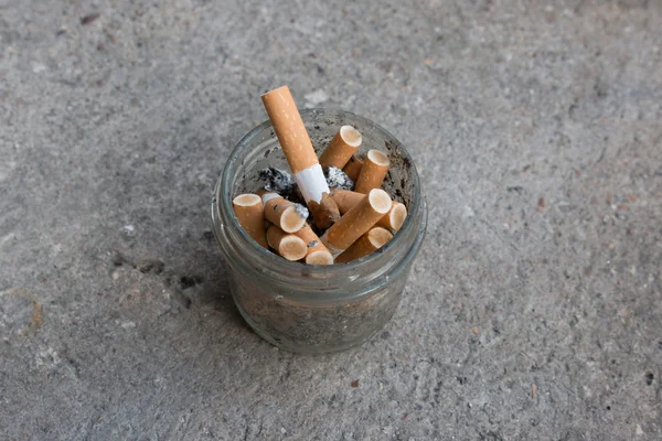 Sigaretter på nært hold – stockfoto