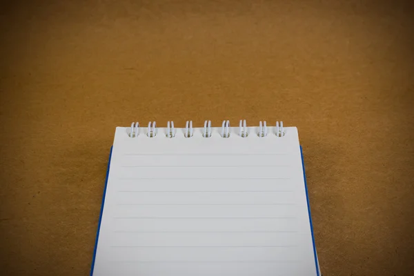 Cuaderno sobre textura de fondo de papel de madera — Foto de Stock