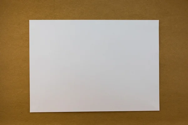 Papel blanco en blanco sobre papel de madera textura de fondo estilo vintage — Foto de Stock